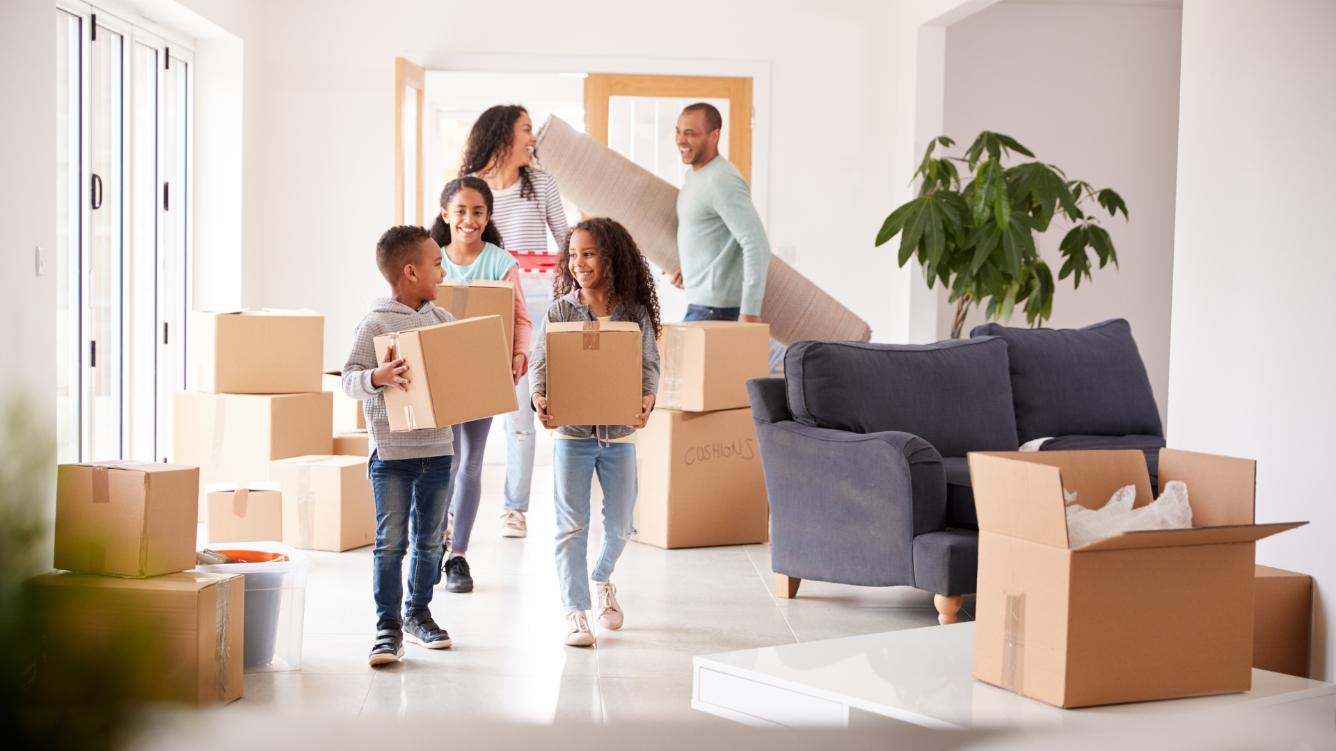 Expat family moving to a new home in Panama